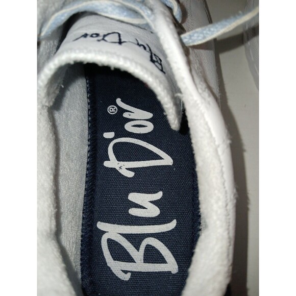Blowfish WHITE LEATHER Blue Dov sneakers Womens 6.5 Very Nice GENTLY USED - Picture 9 of 16
